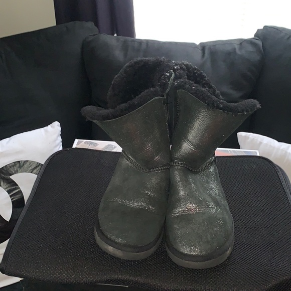 Authentic Ugg boots black metallic w/bling button sz 7 - Picture 1 of 4